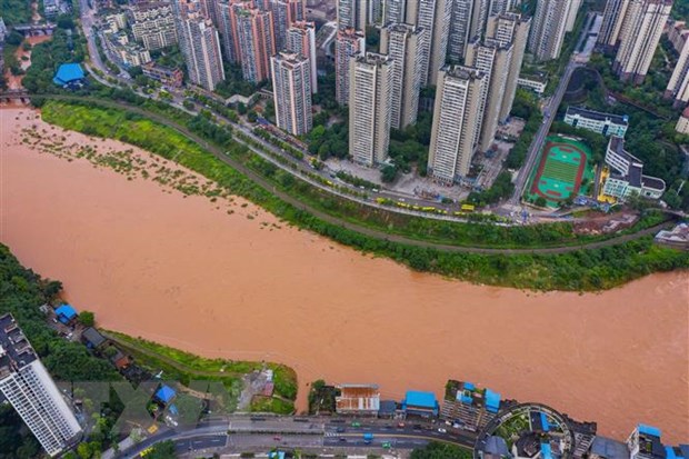 Nước sông dâng cao do mưa lũ tại Trùng Khánh, Trung Quốc ngày 1/7/2020.