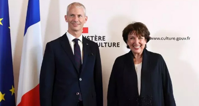 Bà Bachelot (bên phải) - Bộ trưởng Văn hóa mới của Pháp.