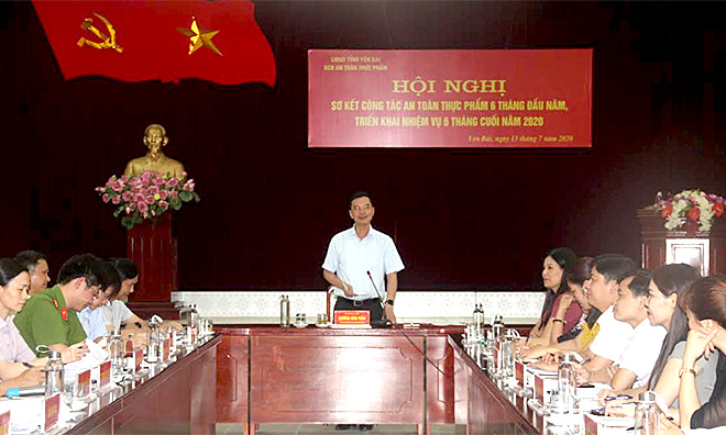 Đồng chí Dương Văn Tiến - Phó Chủ tịch UBND tỉnh phát biểu chỉ đạo Hội nghị.