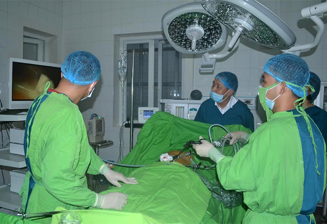 Ca mổ ruột thừa bằng phương pháp nội soi ở Trung tâm Y tế thành phố Yên Bái.