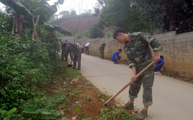 Đoàn viên, thanh niên Bộ CHQS tỉnh trong ngày đầu tham gia Chiến dịch hè tình nguyện
