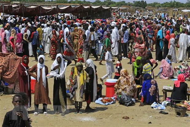 Người tị nạn xếp hàng nhận lương thực cứu trợ tại bang Darfur, Sudan ngày 9/10/2019.