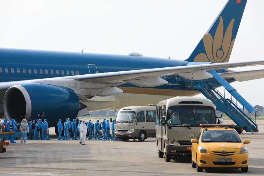 Chuyến bay số hiệu VN6 đưa 219 công dân Việt Nam từ sân bay Bata, Guinea Xích Đạo về nước đã hạ cánh an toàn tại sân bay Nội Bài cào chiều ngày 29/7.