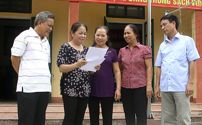 Cấp ủy Chi bộ 3 và 4, Đảng bộ phường Đồng Tâm thống nhất nội dung trước kỳ sinh hoạt Chi bộ.