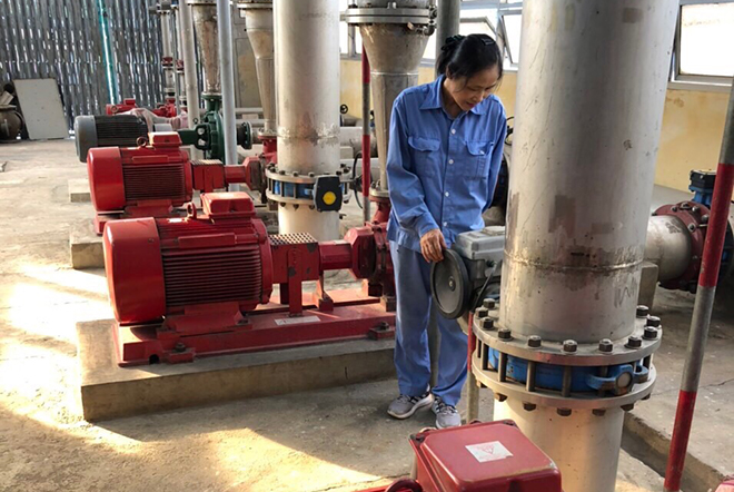 Trong những ngày nắng nóng, Nhà máy Nước Yên Bái vận hành 23/24 giờ để đảm bảo cung cấp nguồn nước sinh hoạt.