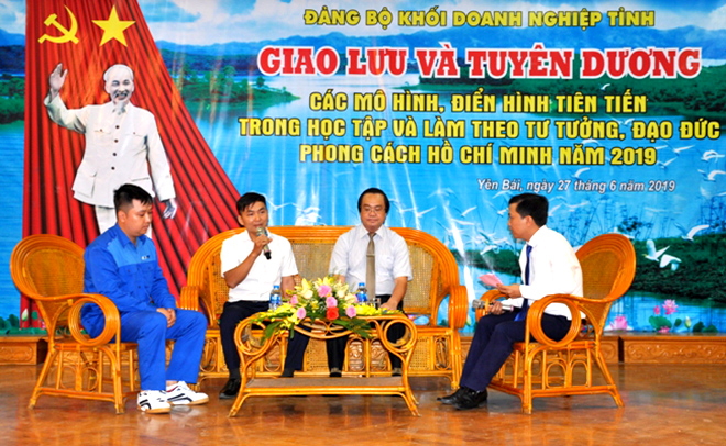 Đảng bộ Khối Cơ quan và Doanh nghiệp tỉnh tổ chức giao lưu và tuyên dương các mô hình, điển hình tiên tiến trong học tập và làm theo tư tưởng, đạo đức, phong cách Hồ Chí Minh.