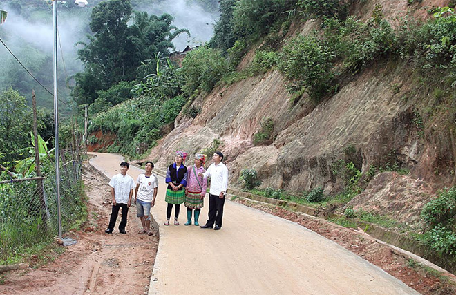 Tuyến đường từ bản Màng Mủ đến bản Háng Phừ Loa, xã Mồ Dề dài hơn 4,5 km vừa hoàn thành đưa vào sử dụng, tạo điều kiện phát triển kinh tế - xã hội của địa phương.