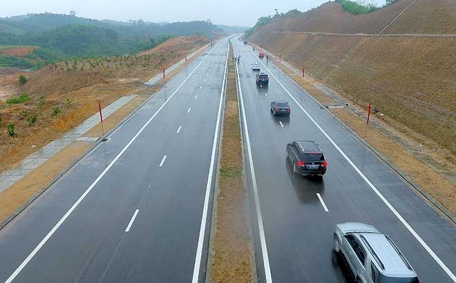 Công trình đường nối quốc lộ 32C với đường cao tốc Nội Bài - Lào Cai.
(Ảnh: T.L)