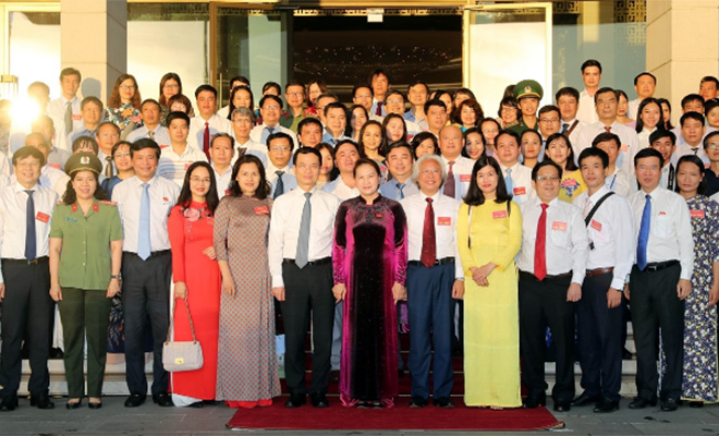 Chủ tịch Quốc hội Nguyễn Thị Kim Ngân với các đại biểu và người làm báo tiêu biểu được tôn vinh nhân kỷ niệm 95 năm Ngày báo chí cách mạng Việt Nam.