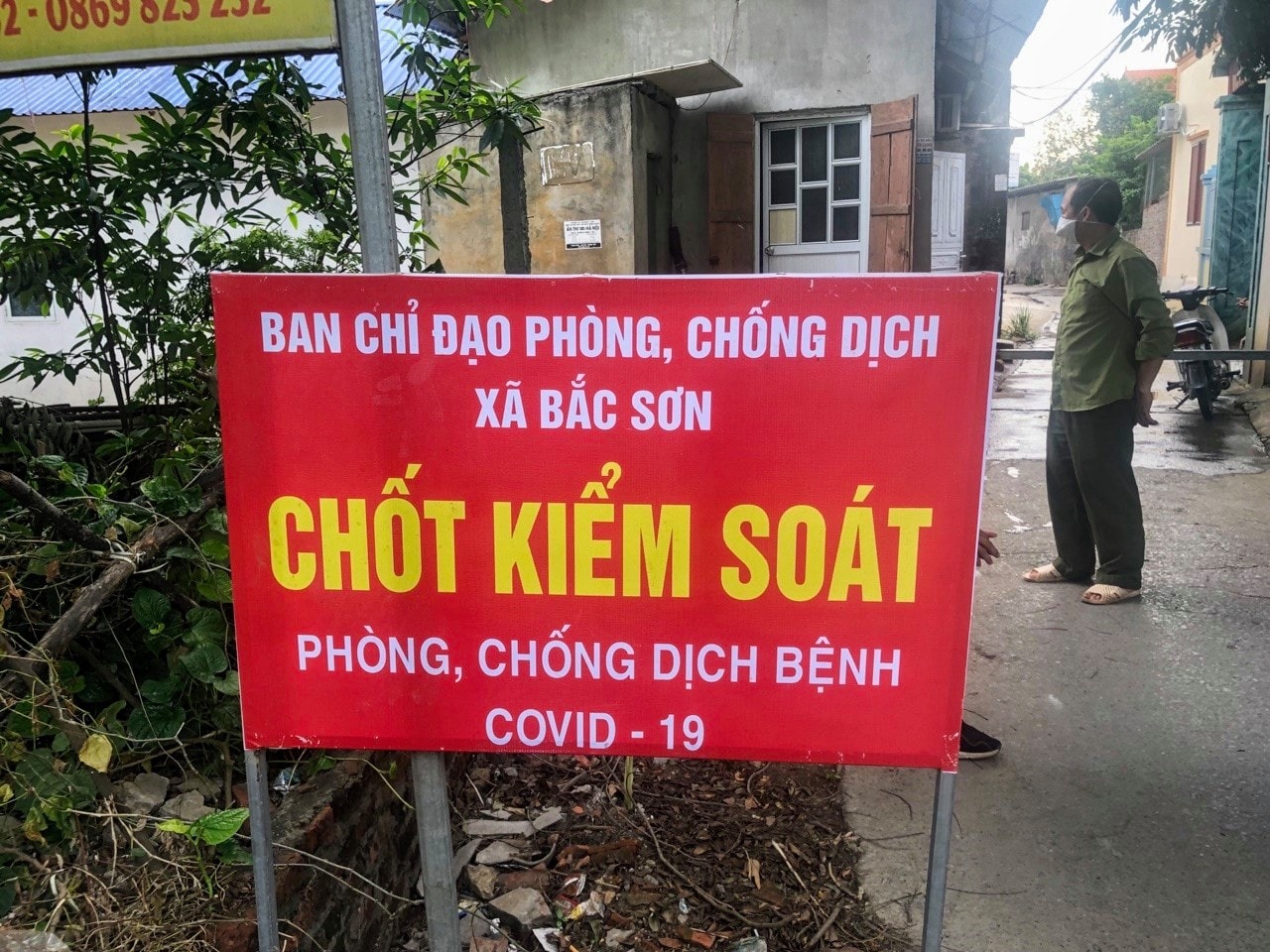 Nhiều tỉnh, thành khẩn trương triển khai các biện pháp khống chế, đẩy lùi dịch COVID-19. (Ảnh minh hoạ)