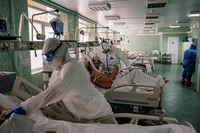 Điều trị cho bệnh nhân nhiễm COVID-19 tại bệnh viện ở Moskva, Nga.
