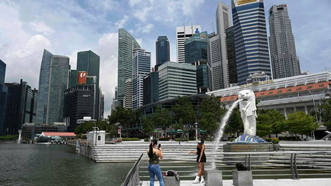 Singapore đang có kế hoạch để coi Covid-19 như một loại bệnh ít đe dọa hơn, giống như bệnh cúm.