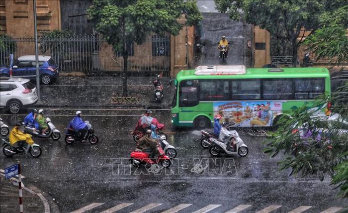 Dự báo nhiều nơi có mưa to do ảnh hưởng của áp thấp nhiệt đới.