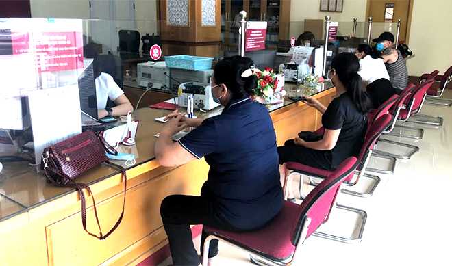 Khách hàng đến giao dịch tại Agribank Chi nhánh Bắc Yên Bái.