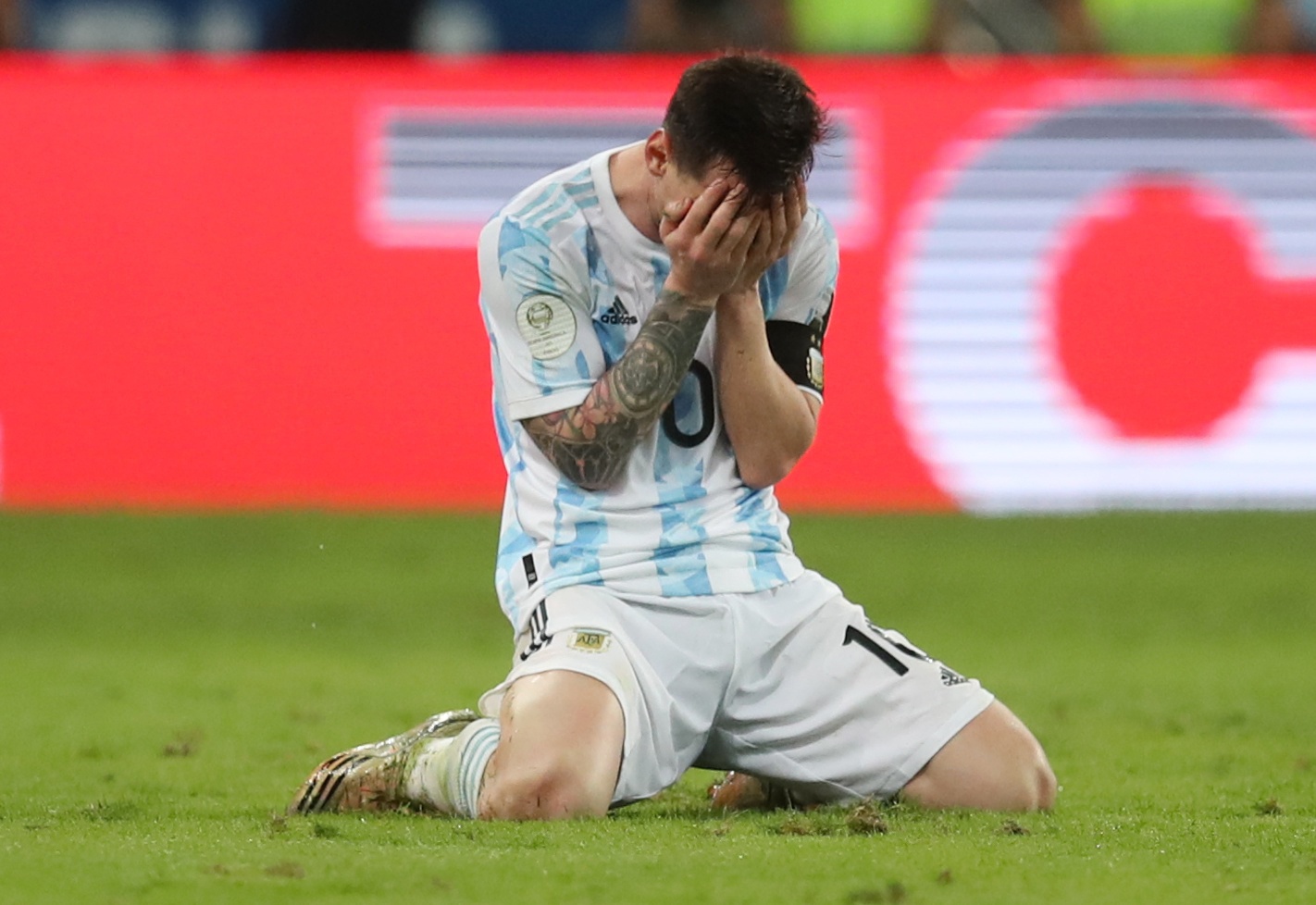 Lionel Messi bật khóc tuyên bố chia tay đội tuyển Argentina  Bóng đá   Vietnam VietnamPlus