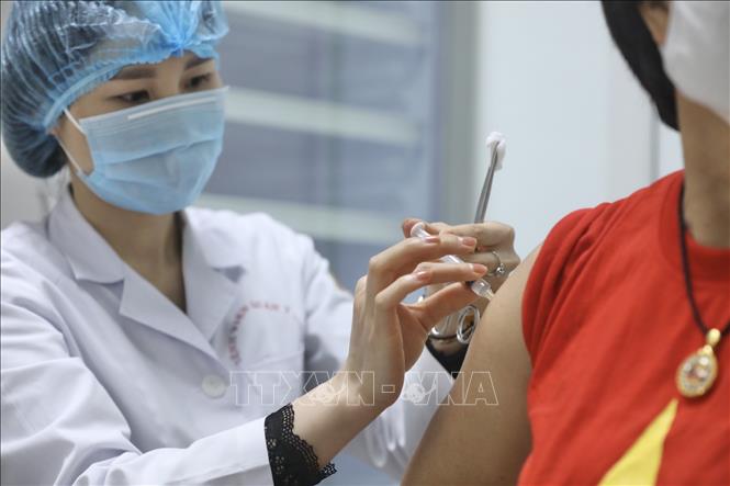 Tình nguyện viên tiêm thử nghiệm vaccine Nano Covax tại Học viện Quân y.