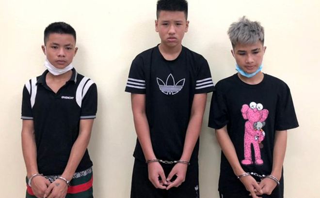 Hà Nội: Bắt giữ nhóm cướp 14, 15 tuổi chuyên dọa chém người, cướp tài sản
