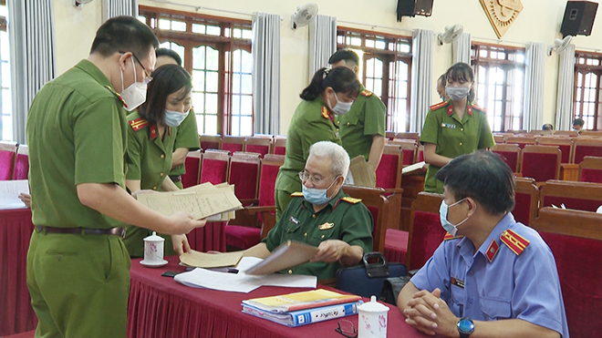 Tổ thẩm định liên ngành số 01 tiến hành thẩm định hồ sơ đề nghị đặc xá năm 2021 của Công an Yên Bái.