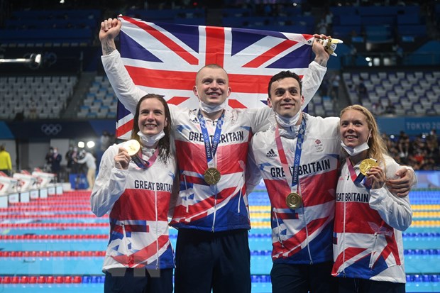 Đội bơi của Anh giành Huy chương vàng nội dung bơi 4x100m tiếp sức hỗn hợp nam nữ Olympic Tokyo 2020 tại Tokyo, Nhật Bản ngày 31/7/2021.