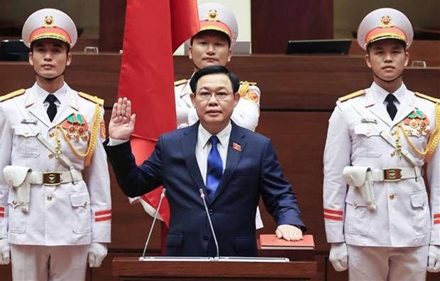 NA Chairman Vuong Dinh Hue takes oath at the event