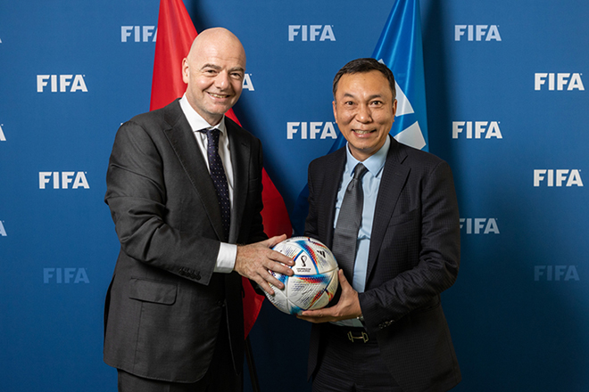 Chủ tịch FIFA Gianni Infantino tiếp Quyền Chủ tịch VFF Trần Quốc Tuấn tại cơ quan đại diện FIFA ở Paris.