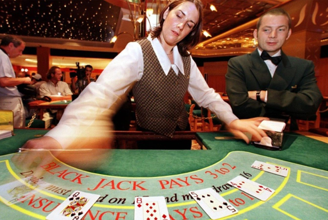 Không phải khách Việt cứ có tiền là được vào chơi casino tại Việt Nam (Ảnh minh họa)