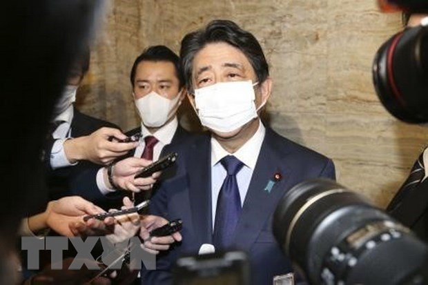 Cựu Thủ tướng Nhật Bản Abe Shinzo phát biểu với báo giới tại thủ đô Tokyo ngày 24/11/2020.