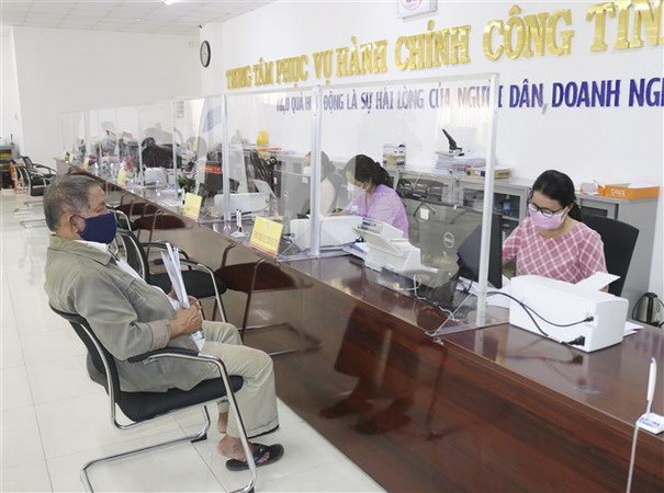 Người dân đến thực hiện các thủ tục hành chính tại Trung tâm phục vụ hành chính công tỉnh Ninh Thuận.