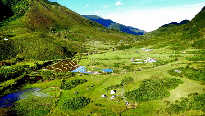 Thung lũng Tà Cua Y nằm trên đường leo đỉnh Lùng Cúng.