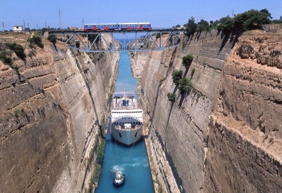 Hy Lạp mở lại kênh đào Corinth.