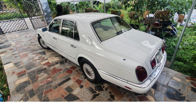 Rolls-Royce Silver Seraph sản xuất năm 1999 được rao bán với giá gần 7 tỷ đồng tại Thái Bình. Ảnh: NVCC