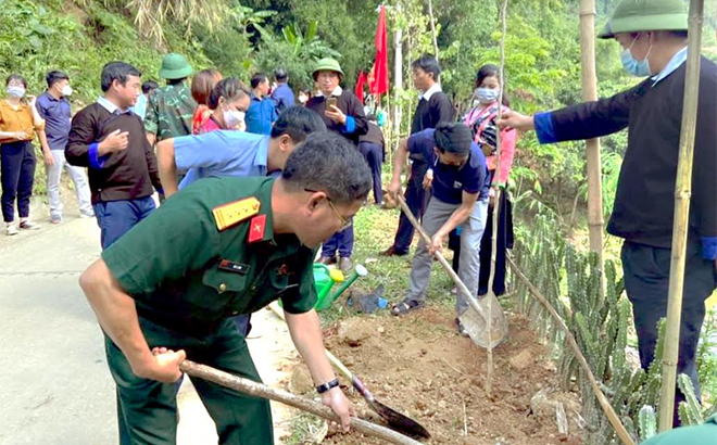 Cán bộ, chiến sĩ Ban Chỉ huy Quân sự huyện Mù Cang Chải luôn tích cực, thực hiện tốt các hoạt động tại cơ sở do địa phương tổ chức.