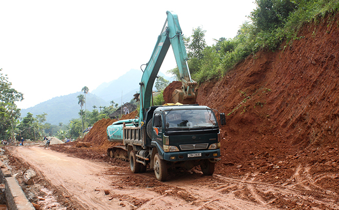 Tiến độ thi công tỉnh lộ 171 bảo đảm nhờ nhân dân huyện Lục Yên đồng thuận giải phóng mặt bằng.