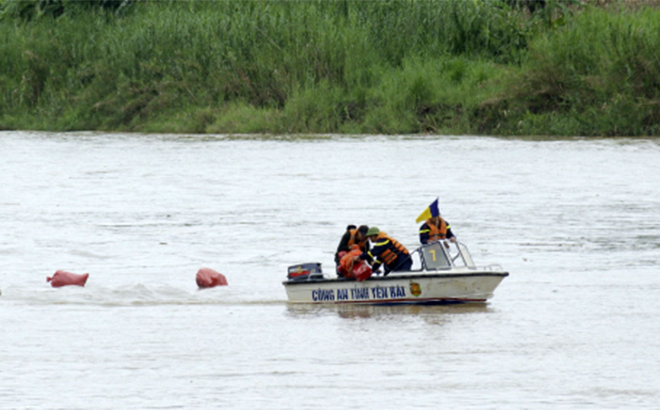 Thực hành sử dụng các phương tiện đường thủy cứu người bị nạn, cứu vớt tài sản