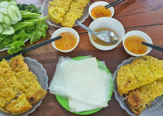 Khám phá văn hóa ẩm thực Việt Nam qua những món ăn đậm chất truyền thống đầy màu sắc và hương vị. Hãy cùng tôi thưởng thức những món ăn đặc trưng của miền Bắc, Trung và Nam trong hình ảnh đầy cuốn hút này.