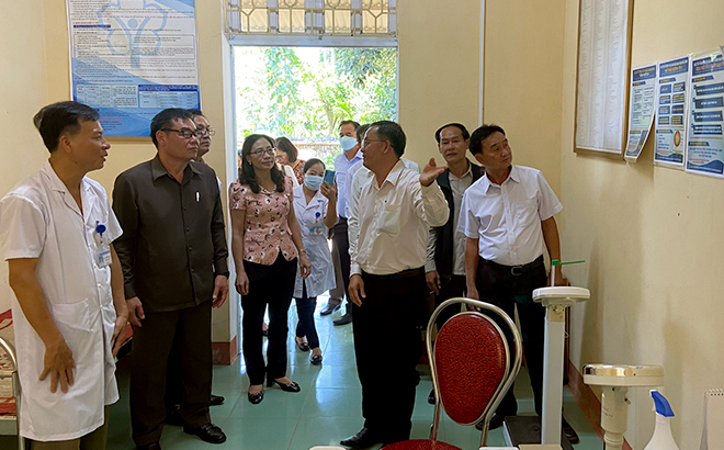 Đoàn công tác của Sở Y tế tỉnh Viêng Chăn thăm và trao đổi kinh nghiệm tại Trạm Y tế xã Việt Thành (Trấn Yên)