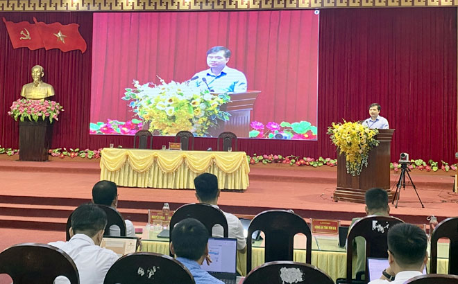 Đồng chí Nguyễn Lê Dũng - Phó Chủ tịch UBND huyện Yên Bình phát biểu tại Hội nghị.