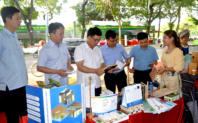 Các sản phẩm OCOP tỉnh Yên Bái tham gia các Hội chợ kinh tế trong và ngoài nước được đông đảo khách hàng lựa chọn.