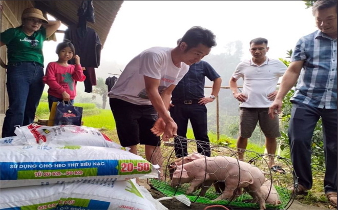 Trong gần 1 tháng phát động, các trường học trên địa bàn huyện Văn Yên đã hỗ trợ 180 triệu đồng cho các hộ nghèo.