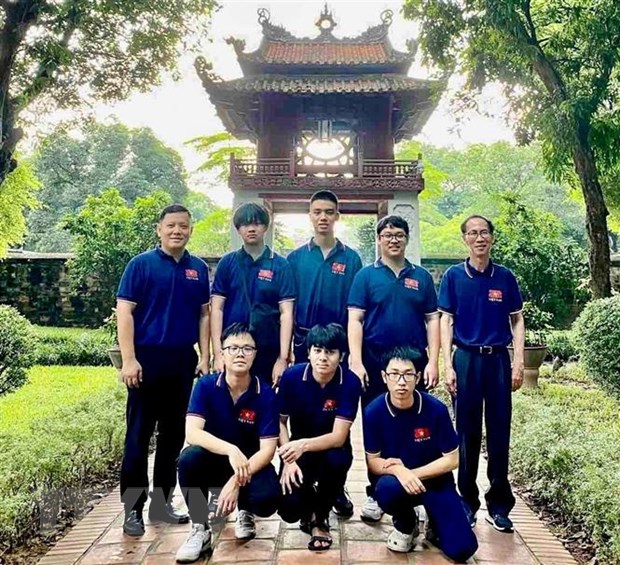 Cả 6 học sinh Việt Nam tham dự Olympic Toán quốc tế năm 2023 đều giành huy chương, với 2 Huy chương Vàng, 2 Huy chương Bạc và 2 Huy chương Đồng.
