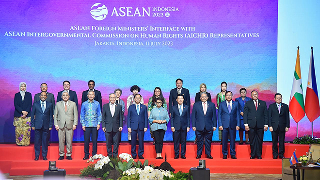 Các Bộ trưởng Ngoại giao ASEAN (hàng đầu).