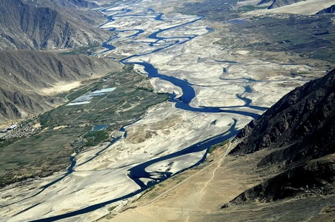 Trung Quốc triển khai nhiều dự án đập dọc theo sông Brahmaputra.