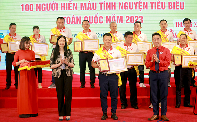 Phạm Anh Tài - đại diện duy nhất của tỉnh Yên Bái được vinh danh tại Lễ tôn vinh 100 người hiến máu tiêu biểu toàn quốc năm 2023.