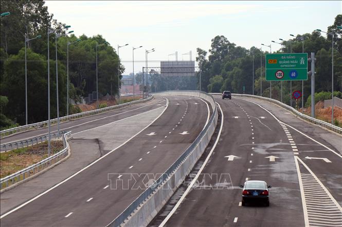 Các phương tiện lưu thông trên đường cao tốc Đà Nẵng - Quảng Ngãi. (Ảnh minh họa)