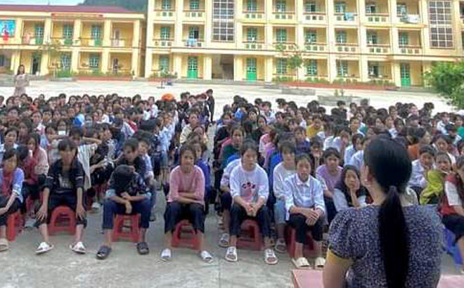 Một buổi tuyên truyền về tư vấn hướng nghiệp, phân luồng học sinh ở Trường THCS Khao Mang.
