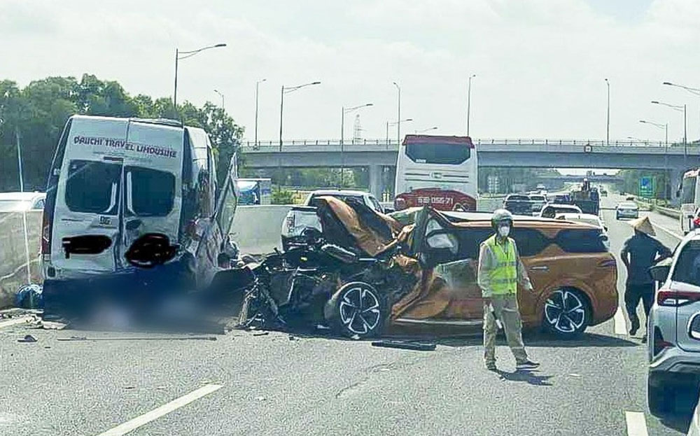 Hiện trường vụ tai nạn liên hoàn trên cao tốc Hà Nội - Hải Phòng.