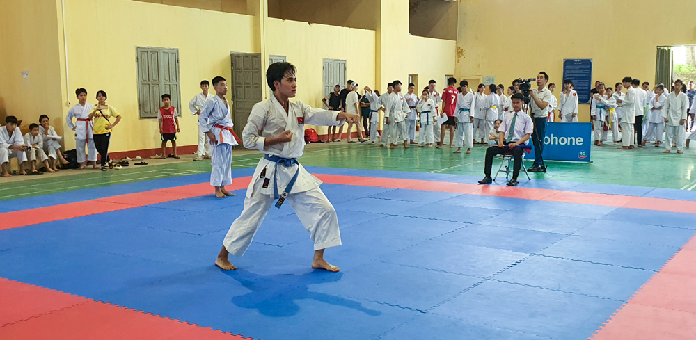 Các VĐV thi đấu nội dung Kata môn võ Karate.