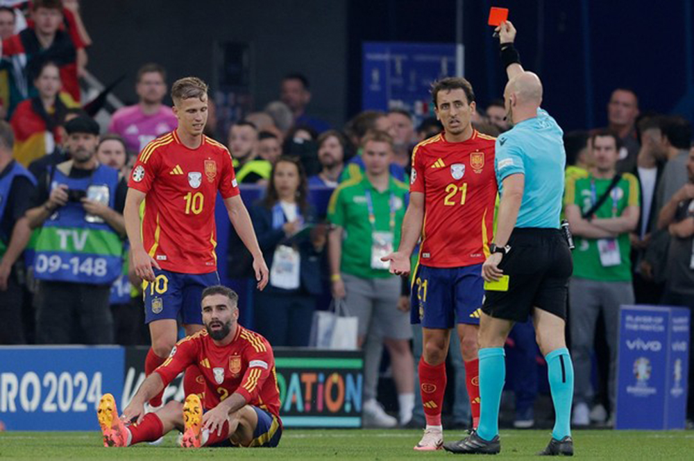 Carvajal chấp nhận phạm lỗi và bị đuổi khi biết chắc mình bị treo giò ở bán kết EURO 2024