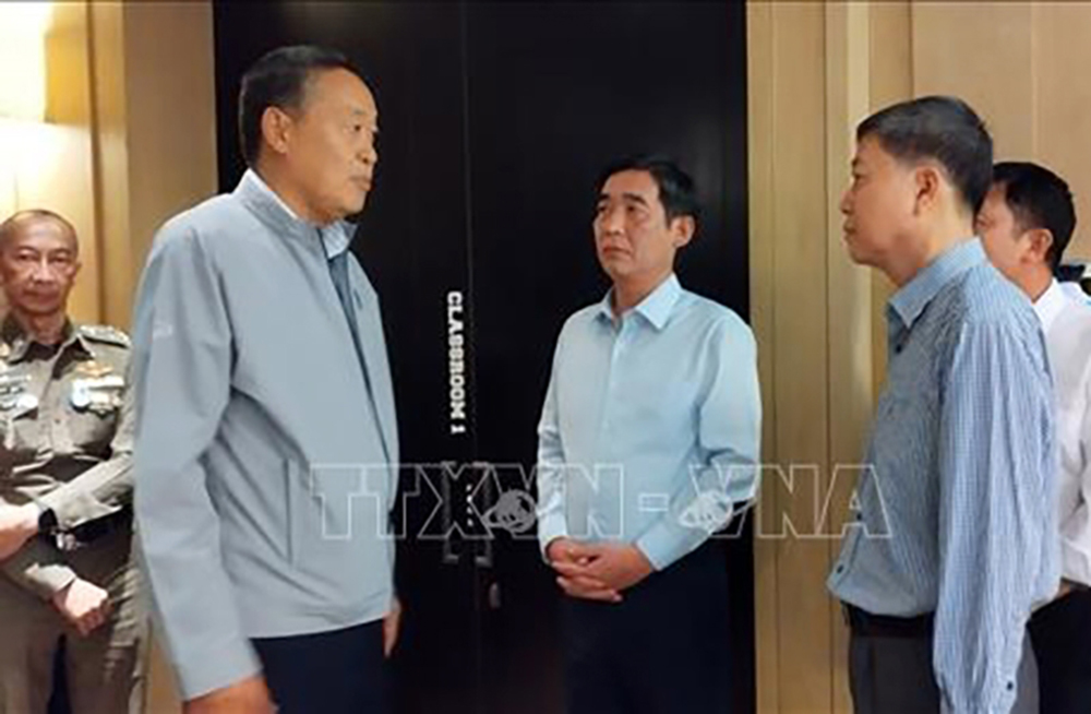Thủ tướng Thái Lan Srettha Thavisin đã trực tiếp tới hiện trường vụ án để nghe báo cáo tình hình đồng thời chỉ đạo các cơ quan chức năng có hành động khẩn cấp (ảnh:TTXVN)