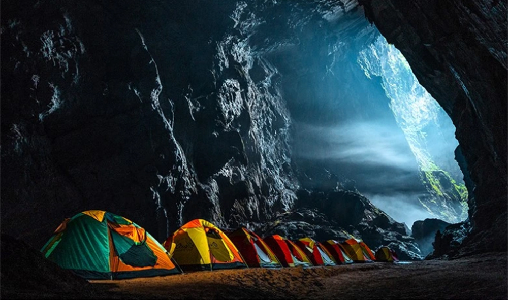 Cắm trại trong hang Sơn Đoòng - hang động lớn nhất thế giới.